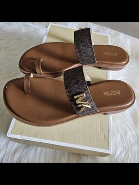 Michael Kors Brown Leather Logo Toe-Loop Sandals with Gold Accent - NWT - Size 9